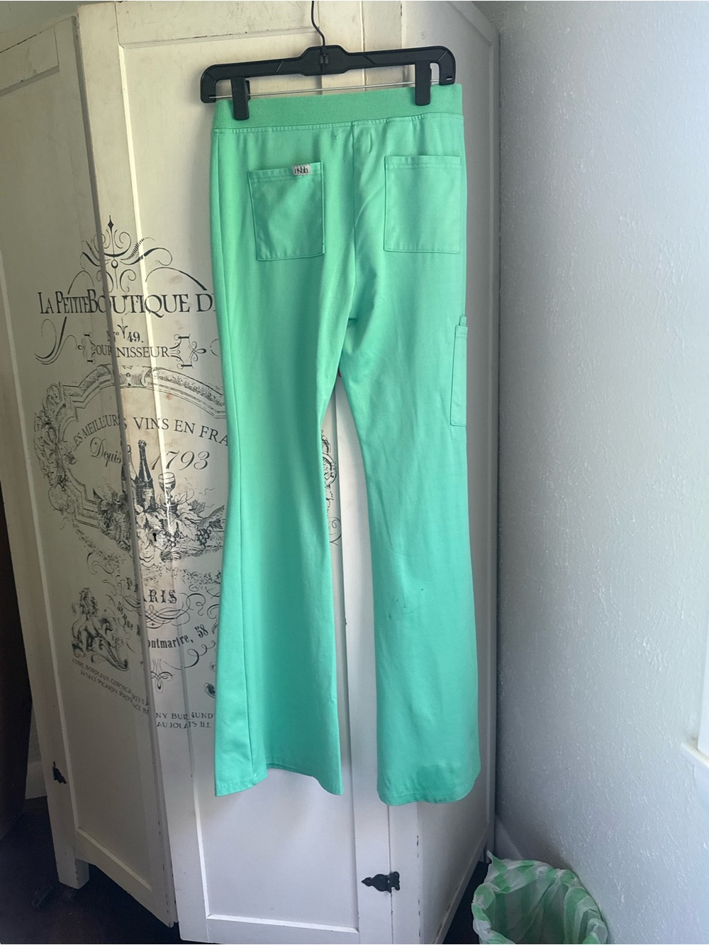 NWT/NWOT “Sold Out” Ashh Cargo Flare Scrub Set - Picture 15 of 16